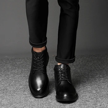 športová Obuv mens príležitostných nové topánky topánky topánky muž predaj 2020 módne športové hot čierne kožené príčinné voľný čas plochou pre vonkajšie